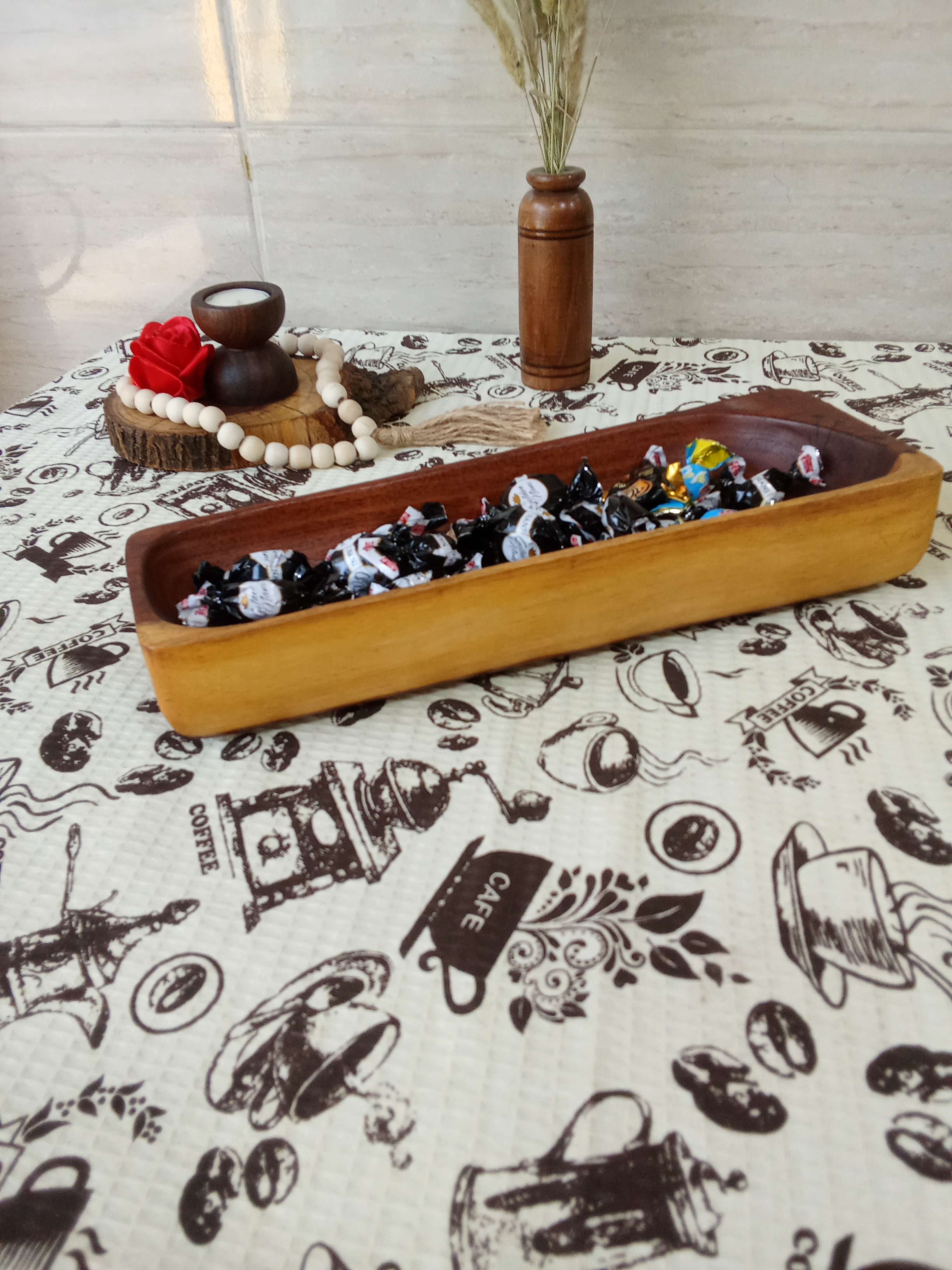 شیرینی خوری،شکلات خوری و...